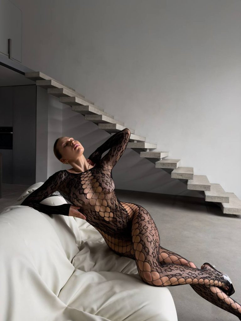 Еротичний бодістокінг з вирізами “Provocative Mesh” (Чорний/Червоний) / Комбінезон-сітка